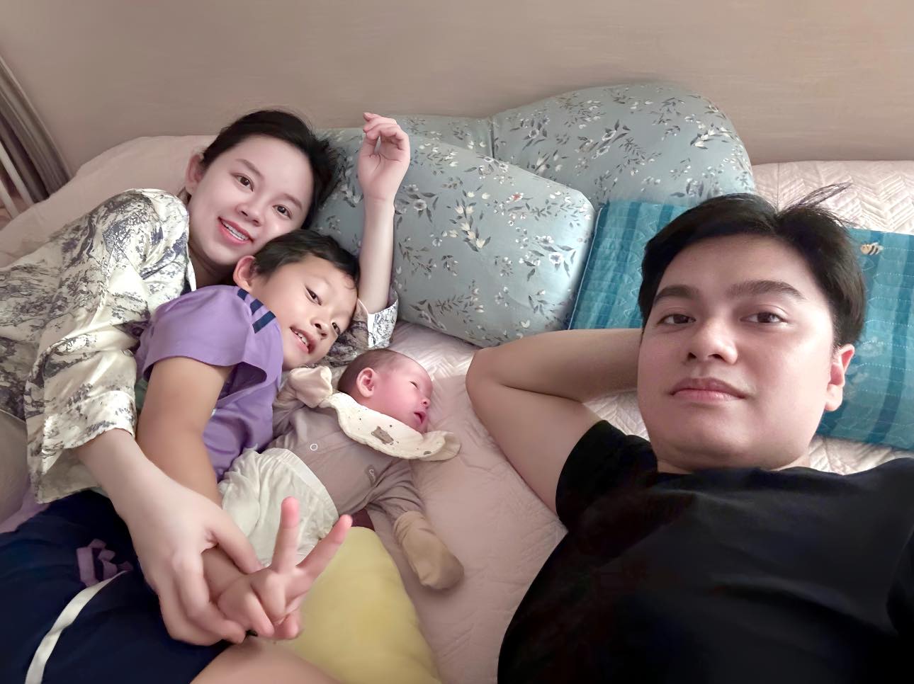 Ly Kute xuất hiện rạng rỡ bên chồng sau sinh con 1 tháng, nhan sắc mẹ bỉm giữ vững phong độ hot girl Hà thành - 4
