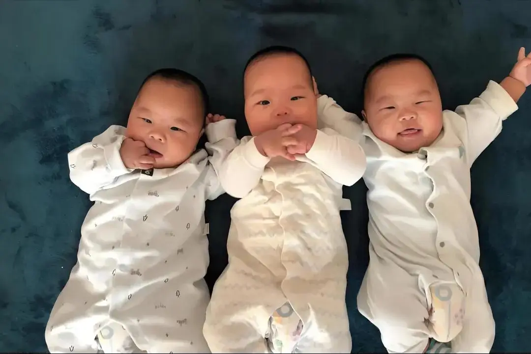 Mẹ 9X bầu song sinh lần đầu 2 bé trai, lần tiếp theo mang thai 3, chồng rơi nước mắt khi nhìn thấy con - 3