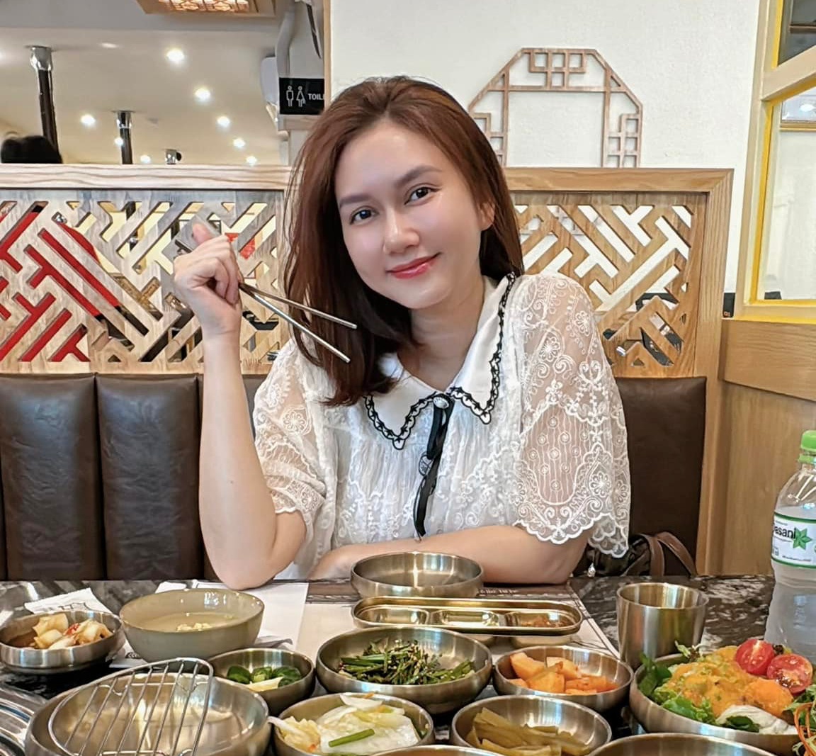 Bị góp ý mang thai vẫn ăn bò sống, diễn viên Hương Giang nói gì mà nhận được &#34;cơn mưa&#34; lời khen từ cộng đồng mạng - 5