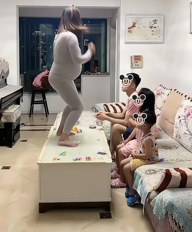 Vợ mang thai nhảy múa trên bàn tìm sự chú ý, bất ngờ với hành động tiếp theo của người chồng - 2