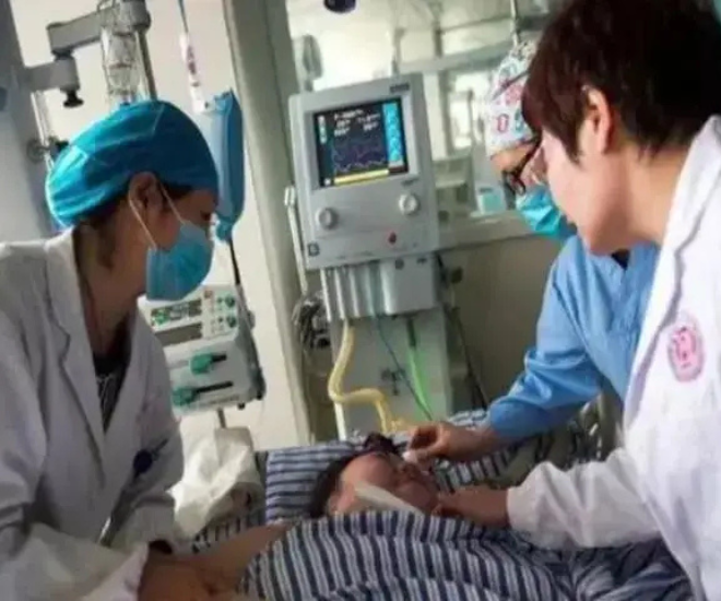 Sản phụ vừa sinh xong, bác sĩ hoảng hốt vì âm thanh lạ, 5 phút sau thì không qua khỏi - 1