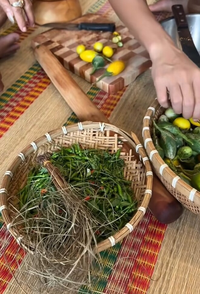 &#34;Hoa hậu nghèo nhất Việt Nam&#34; được bố ruột mang cho món dân dã lên chung cư, đắng mà ai cũng khen ngon - 4