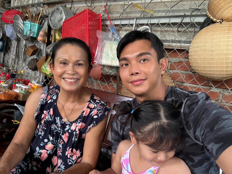 "Người đàn ông đặc biệt của Ngọc Trinh" chia sẻ mâm cơm bên mẹ, luôn có 2 món dân dã thân thương - 1