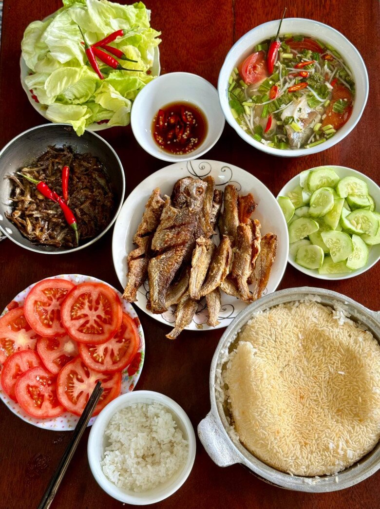 "Người đàn ông đặc biệt của Ngọc Trinh" chia sẻ mâm cơm bên mẹ, luôn có 2 món dân dã thân thương - 2