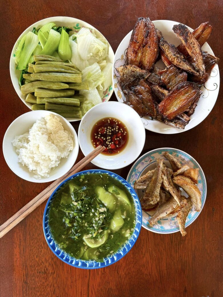 "Người đàn ông đặc biệt của Ngọc Trinh" chia sẻ mâm cơm bên mẹ, luôn có 2 món dân dã thân thương - 7