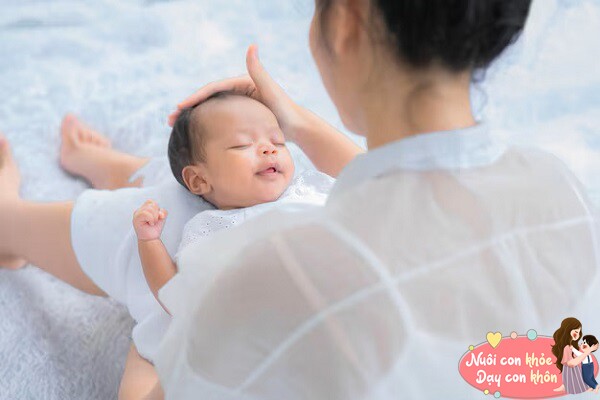 Mẹ làm ngay 3 điều trước khi trẻ 1 tuổi, trí não con phát triển nhanh chóng - 3