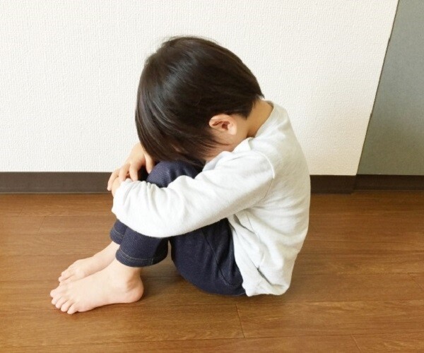 Trẻ sợ bố mẹ làm 8 điều này hơn là đánh mắng, đừng để lại cái bóng suốt đời cho con - 1