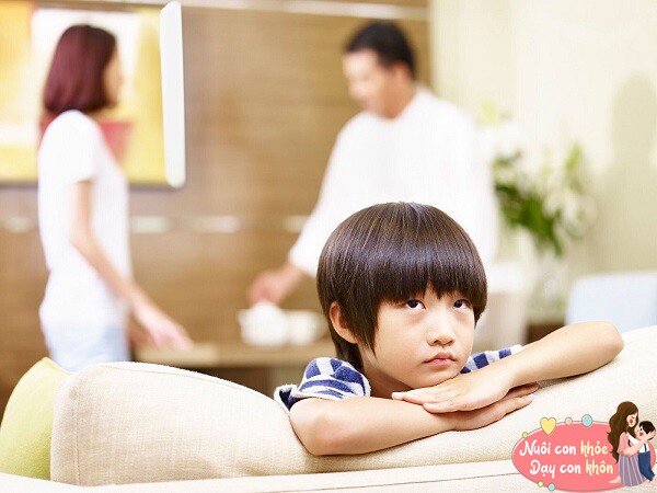 Trẻ sợ bố mẹ làm 8 điều này hơn là đánh mắng, đừng để lại cái bóng suốt đời cho con - 3