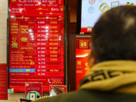 Giá vàng tăng cao chót vót, nhiều người băn khoăn trước khi quyết định việc này