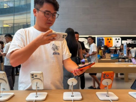 iPhone 17 Pro bị chê “trầy như đồ rẻ tiền”, dân mạng cười ầm với cách giải quyết