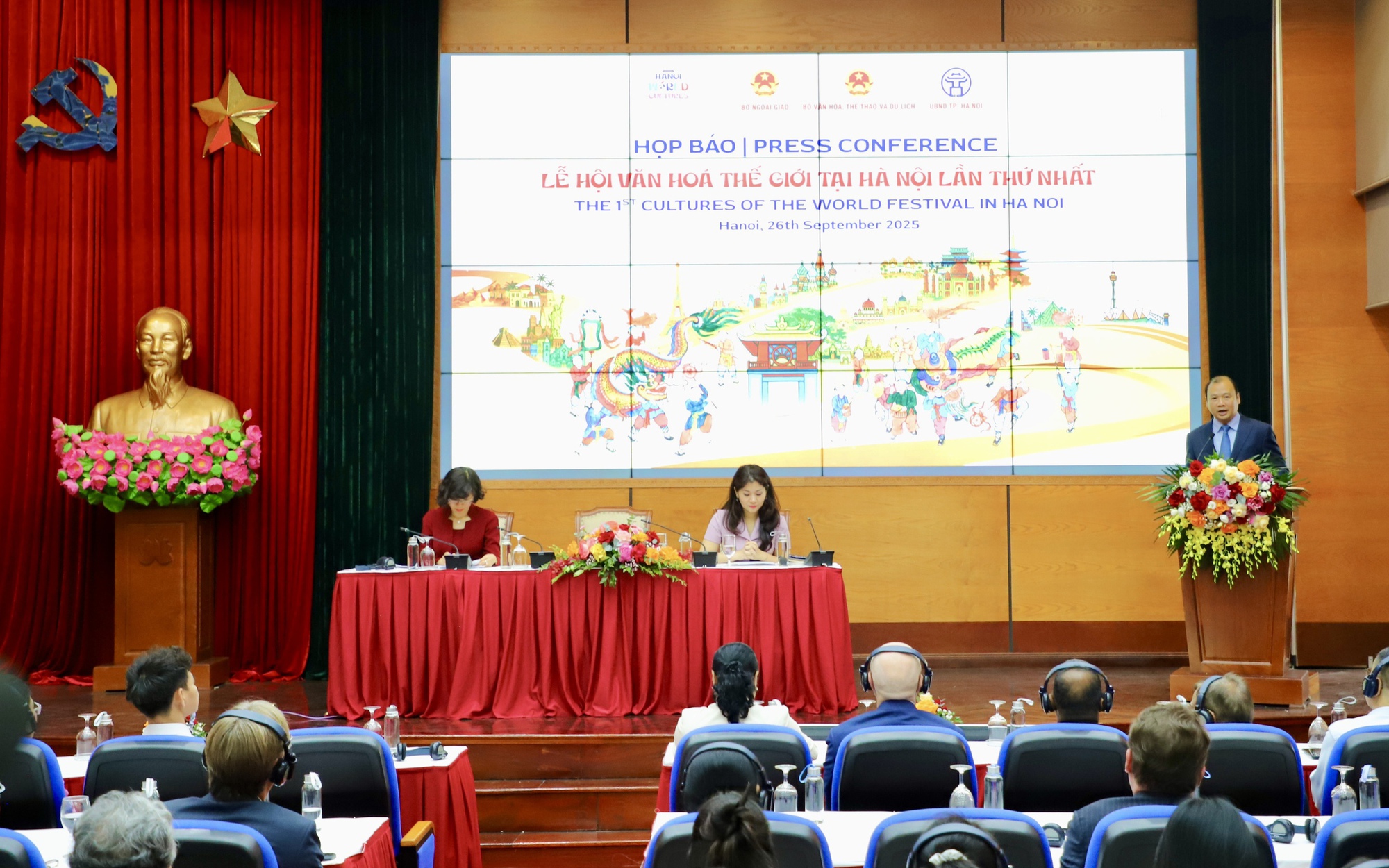 Lùi thời gian tổ chức Lễ hội Văn hóa Thế giới tại Hà Nội lần thứ nhất - 1
