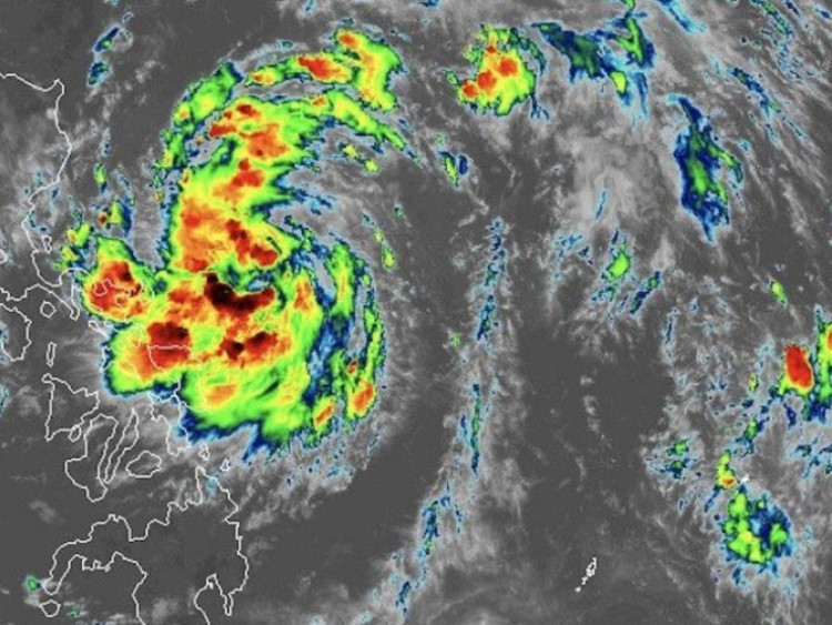 Ảnh vệ tinh bão Matmo chuẩn bị đổ bộ Philippines, sắp tiến vào Biển Đông