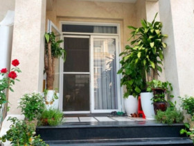 Nhà chật mấy cũng đừng để 4 thứ trước cửa, Thần Tài thấy sẽ quay đầu bỏ đi ngay