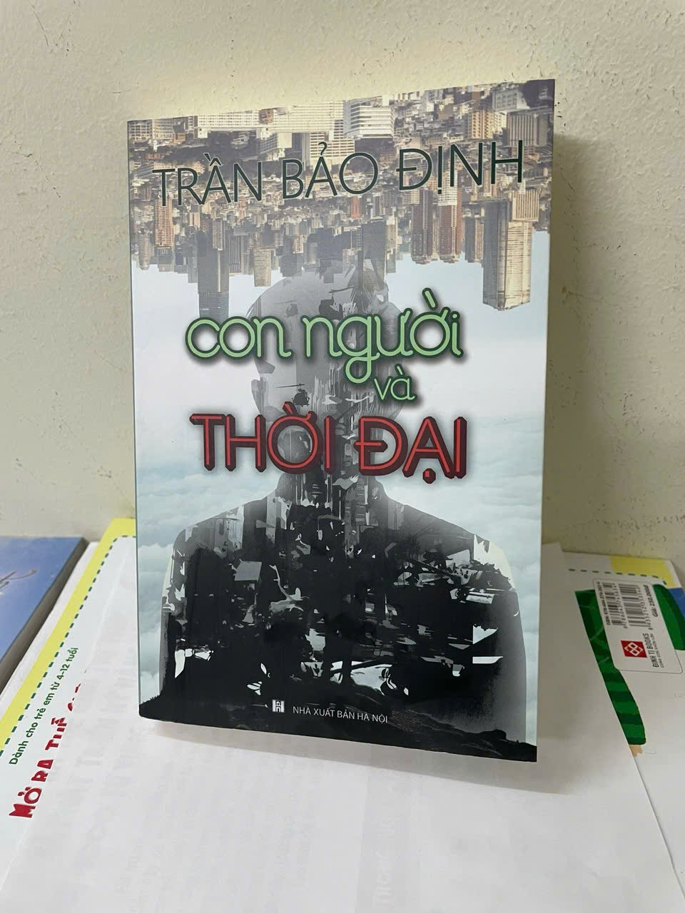 Viết văn hóa (Ấn tượng đọc “Con người và thời đại” của tác giả Trần Bảo Định, Nxb Hà Nội, 2025) - 1