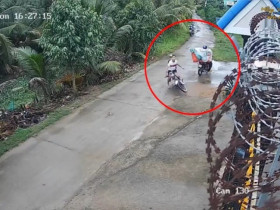 Clip: Hai thanh niên lơ đãng lái xe, đâm vào xe khác rồi trượt dài trên đường