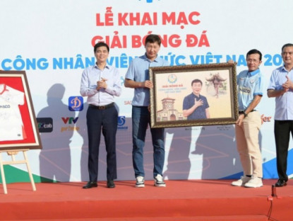 Thể thao - HLV Kim Sang Sik &quot;truyền lửa&quot; giải bóng đá 7 người, ĐT Việt Nam quyết đấu Nepal