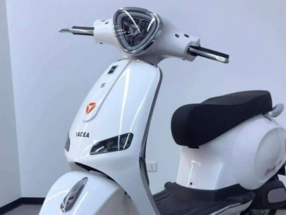 Công nghệ - Xe máy điện gọn nhẹ có cốp rộng, smartkey chống trộm, sạc một lần chạy 80 km