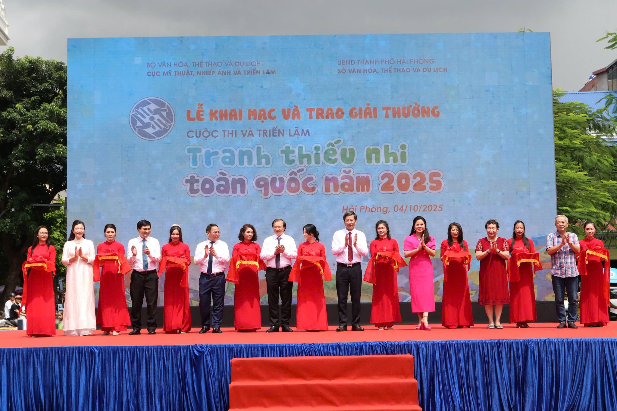 Thưởng lãm các tác phẩm xuất sắc tại Cuộc thi và Triển lãm Tranh Thiếu nhi Toàn quốc năm 2025 - 1
