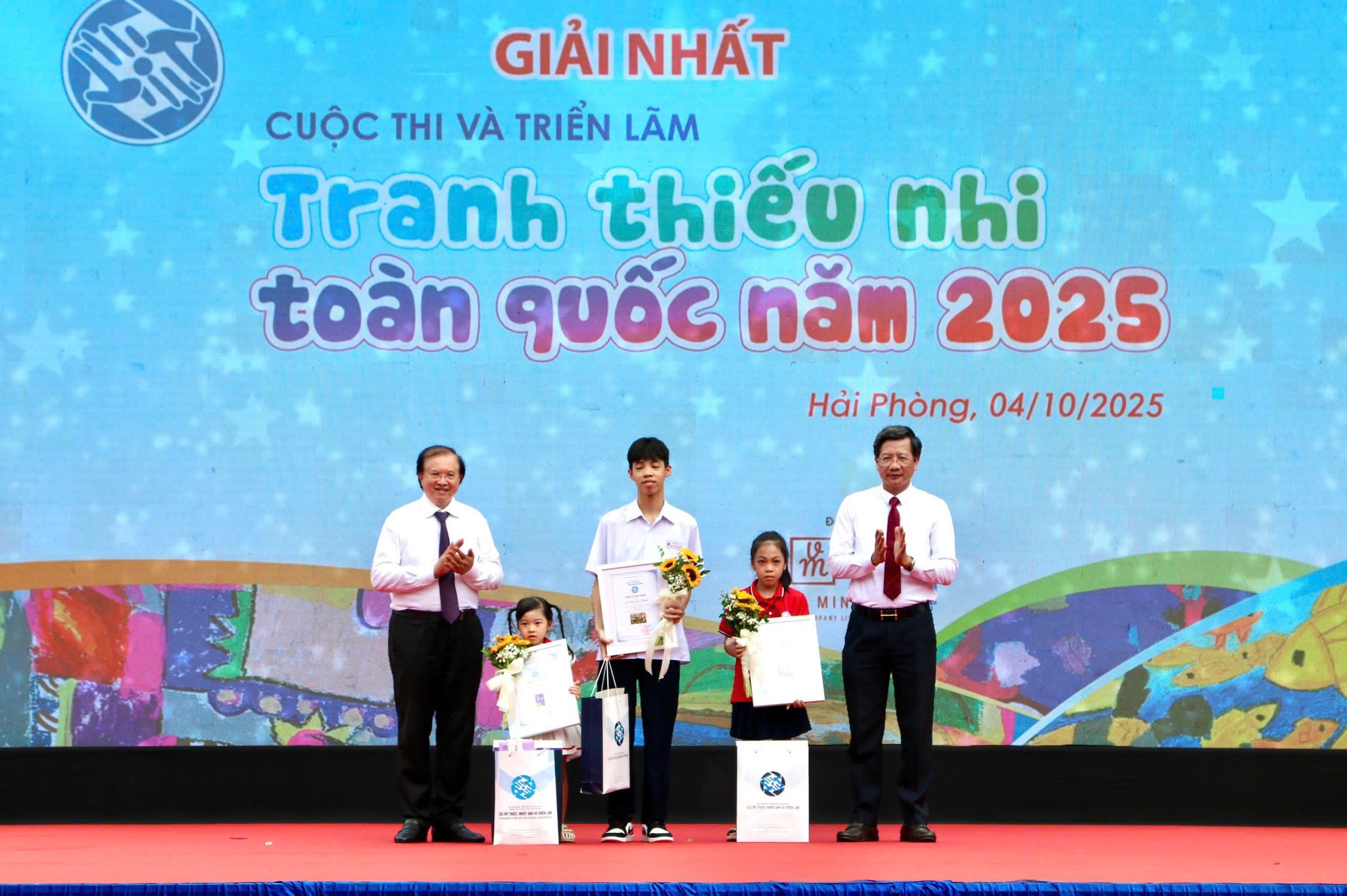 Thưởng lãm các tác phẩm xuất sắc tại Cuộc thi và Triển lãm Tranh Thiếu nhi Toàn quốc năm 2025 - 2