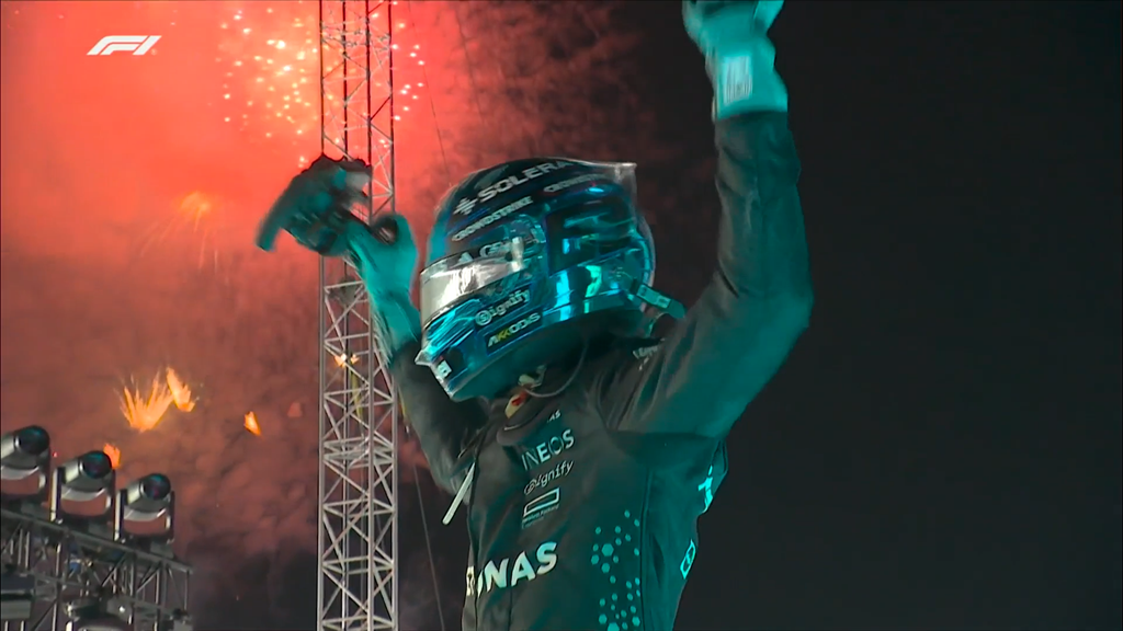 Kết quả đua xe F1, Singapore GP: Russell tận dụng sai lầm của Verstappen - 3