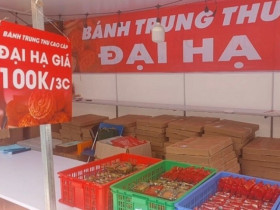 Chưa qua ngày Rằm tháng Tám, bánh Trung thu “đại hạ giá” khắp nơi, chỉ còn từ 10 nghìn đồng/chiếc