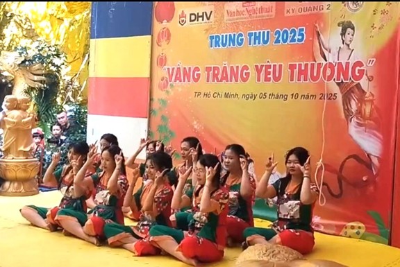 Trung thu “Vầng trăng yêu thương” 2025 - Hành trình kết nối cộng đồng - 15
