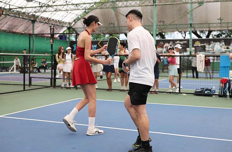 Hot girl Kiều Trinh so tài chân dài Lê Thúy cao 1m84 tranh chức vô địch pickleball - 3
