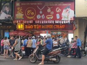 Giá vàng chiều 8/10: Tăng chạm mốc 142,5 triệu đồng/lượng, tiệm vàng chưa mở cửa đã “đuổi bớt” khách