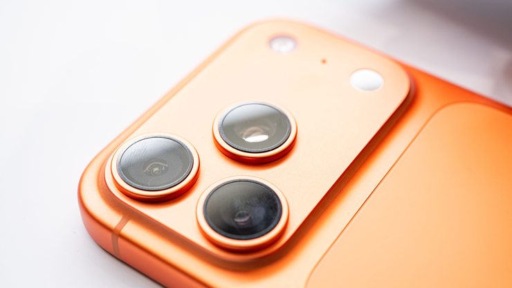 Galaxy S26 Ultra lộ diện với màu cam "sao y bản chính" từ iPhone 17 Pro? - 2