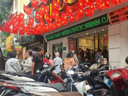 Kinh tế - Giá vàng tăng nóng từng giờ, có 200 triệu đồng gửi tiết kiệm nên tất toán mua vàng không?