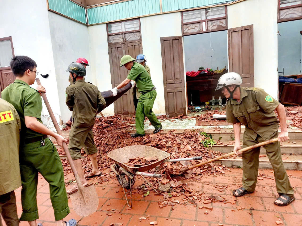 Thanh Hóa: Triển khai công tác khắc phục thiệt hại hậu quả sau bão lũ - 1