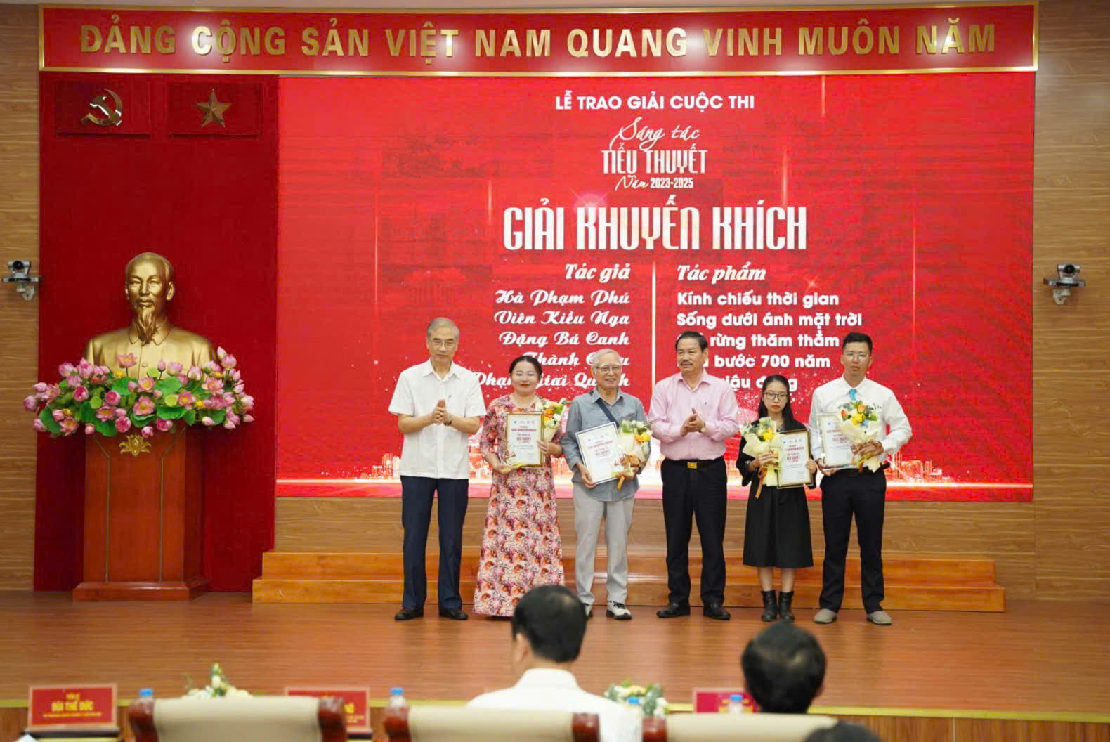 Khẳng định sức sống bền bỉ và vị thế trung tâm của tiểu thuyết trong đời sống văn học Việt Nam - 10