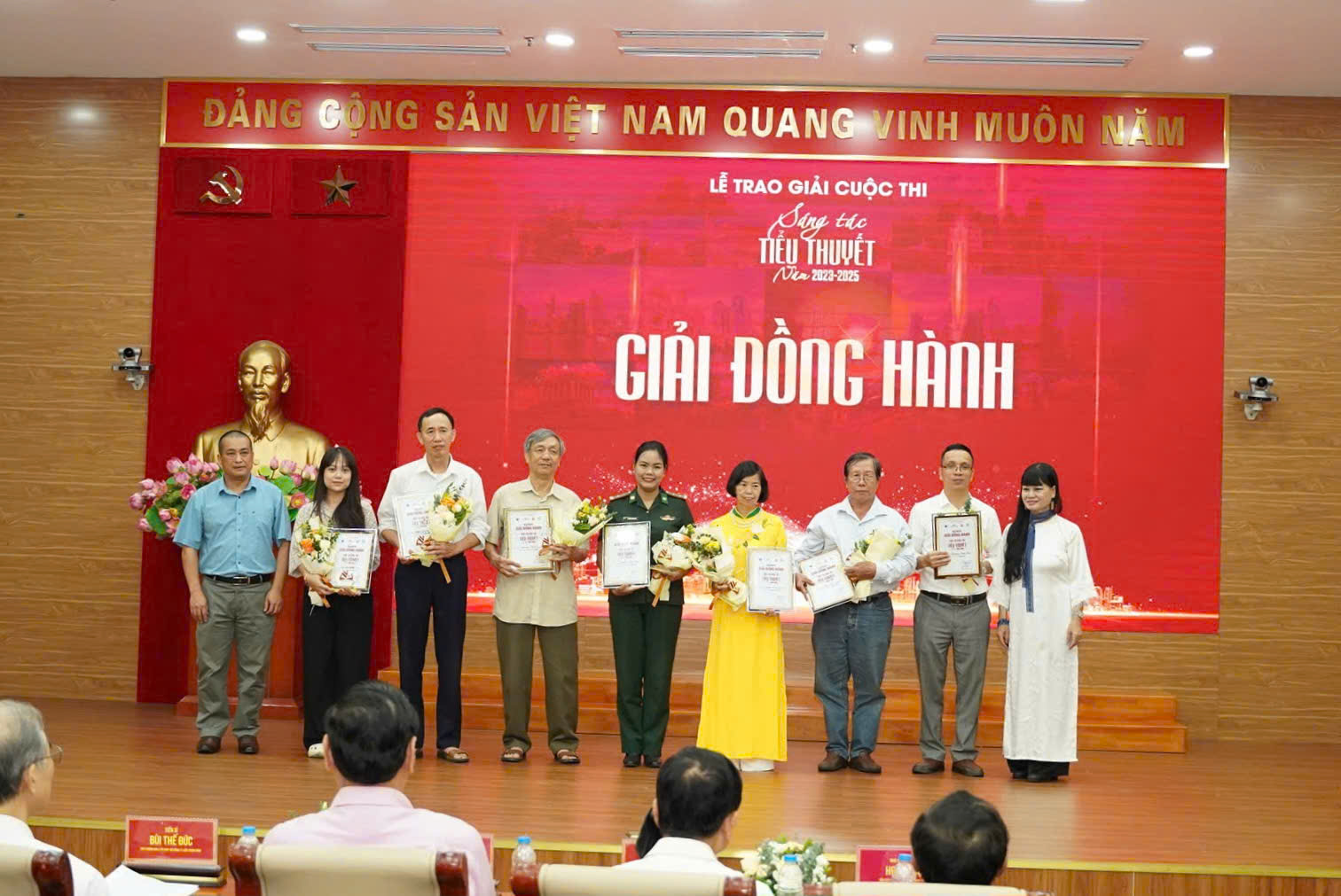 Khẳng định sức sống bền bỉ và vị thế trung tâm của tiểu thuyết trong đời sống văn học Việt Nam - 12