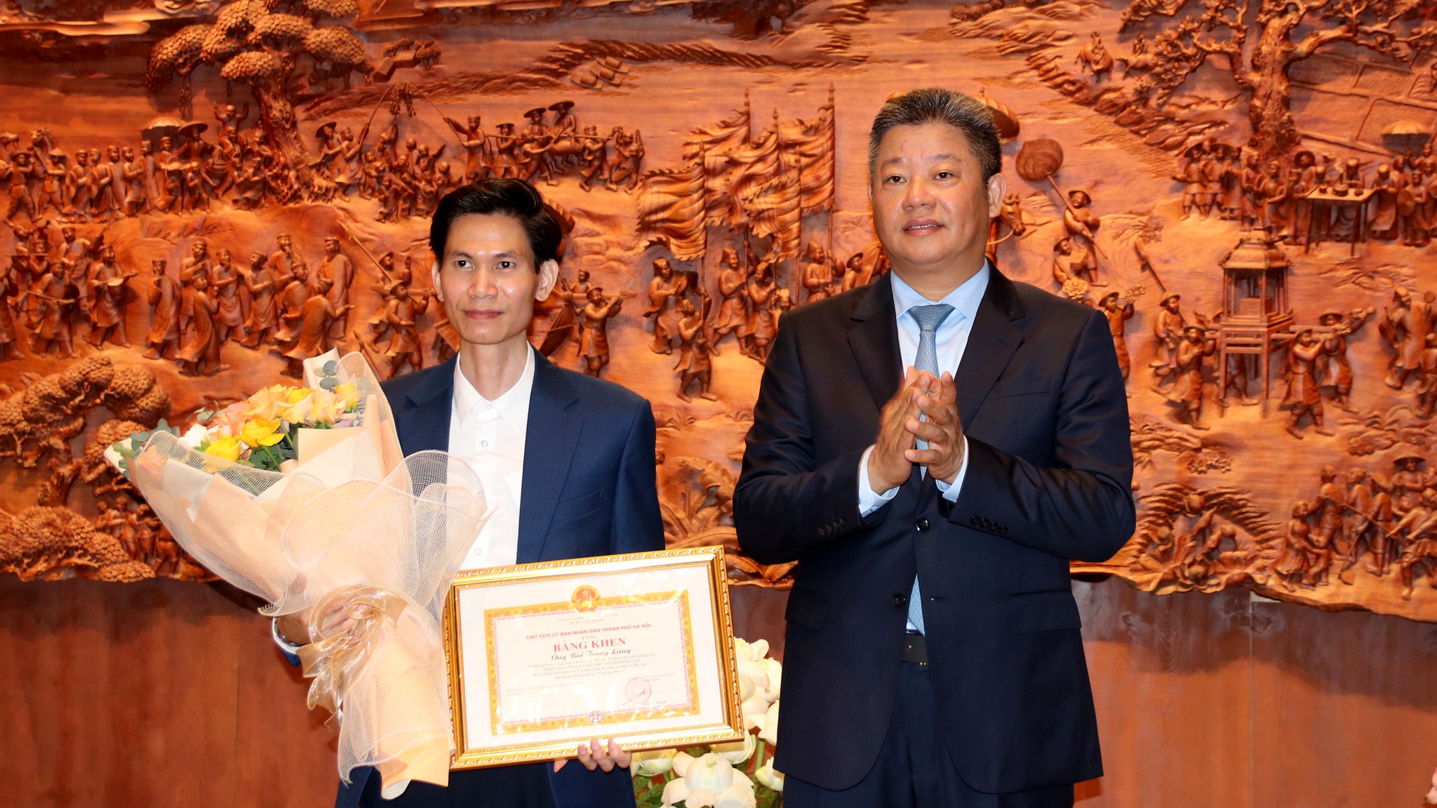 Bức tranh “Vinh quy bái tổ” từng đoạt hai kỷ lục Việt Nam được trao tặng cho Văn Miếu – Quốc Tử Giám - 5