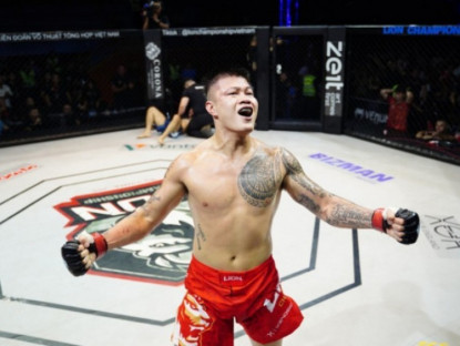 Thể thao - Đỉnh cao MMA Việt Nam: Lý Huỳnh &quot;giã gạo&quot; đối thủ, &quot;Đầu bếp&quot; 2 đấm đã gục