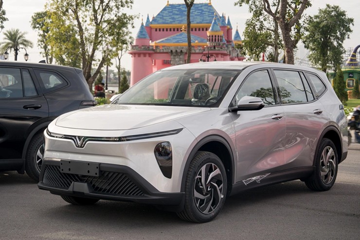 Mitsubishi vững vàng ngôi vương MPV tại Việt Nam - 3