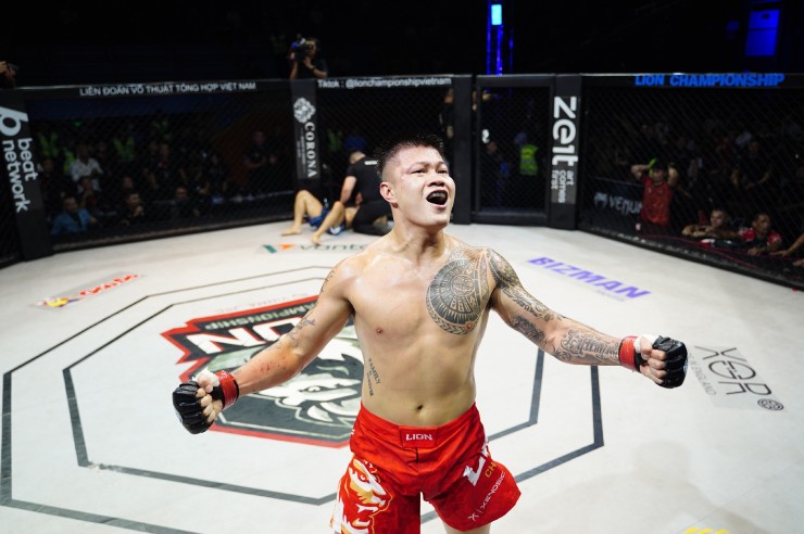 Đỉnh cao MMA Việt Nam: Lý Huỳnh "giã gạo" đối thủ, "Đầu bếp" 2 đấm đã gục - 1
