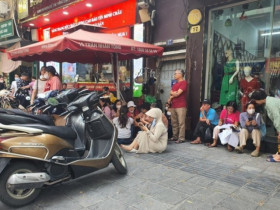 Giá vàng chiều 13/10: Tăng vượt mốc 144 triệu đồng/lượng, loạt tiệm vàng có động thái mới, nhiều người “ăn vạ” không muốn về