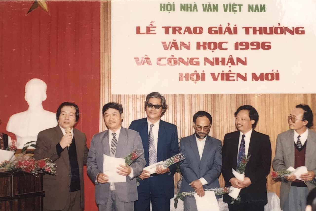 Hữu Thỉnh - bạn đồng môn, đồng nghiệp văn chương, gắn bó trên chặng đường ngót 7 thập kỷ - 1