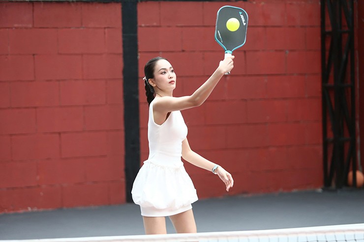 Phái đẹp bị đối thủ nam giới dồn ép khi chơi pickleball: Có cần nương tay? - 3