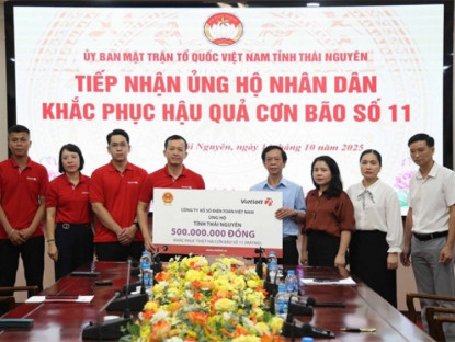 Thông tin doanh nghiệp - Vietlott và Quỹ Tâm Tài Việt trao 2,3 tỷ đồng ủng hộ 3 tỉnh phía Bắc khắc phục hậu quả do bão số 11