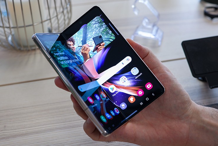 Công ty ít tên tuổi giữ vận mệnh cho smartphone gập của Samsung - 1