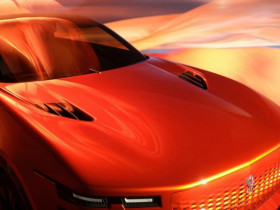 Toyota thực hiện cú “bẻ lái” táo bạo, thách thức Rolls-Royce và Bentley