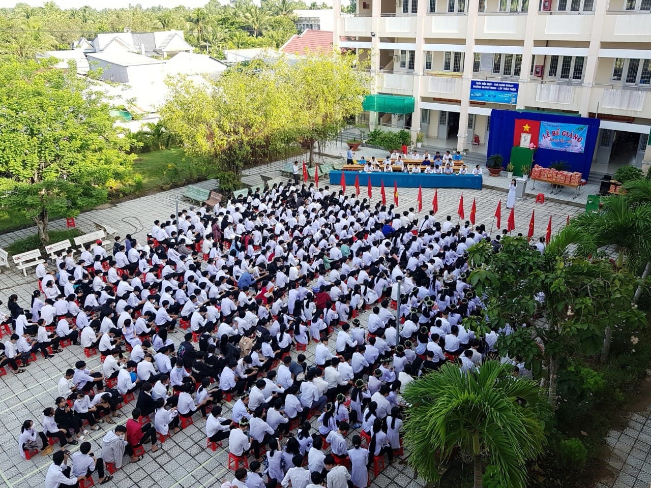 Tôi hát tên người con gái vinh quang… - 2