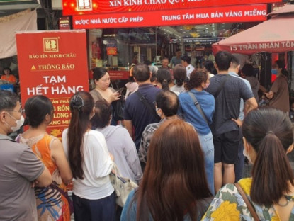Kinh tế - Giá vàng ngày 17/10: Chợ đen “vọt lên” 180 triệu đồng/lượng, “nghề mới nổi” trước tiệm vàng kiếm tiền dễ dàng