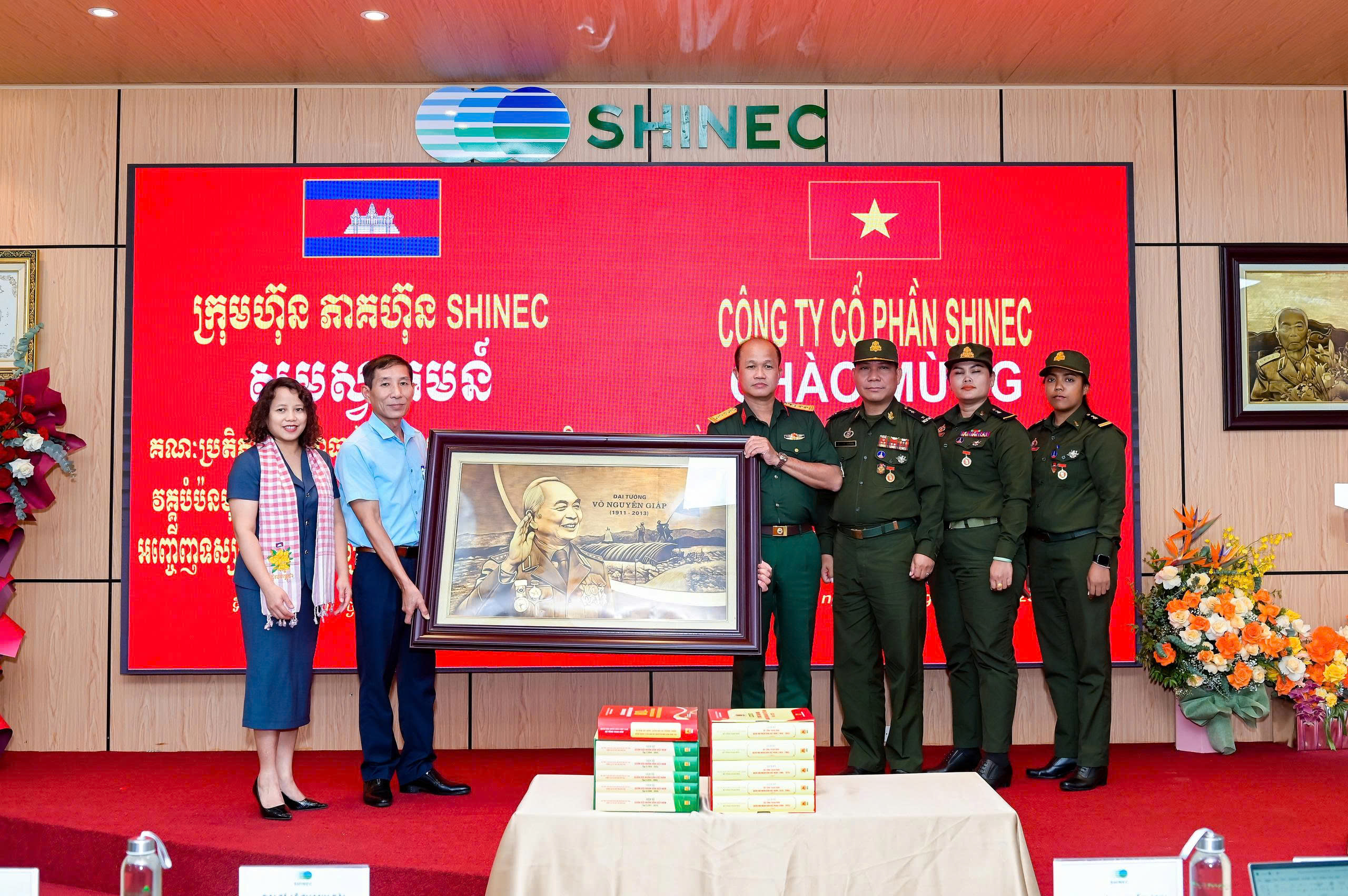 Đoàn cán bộ Quân đội Hoàng gia Campuchia thăm và làm việc tại Khu công nghiệp Sinh thái Nam Cầu Kiền - 1