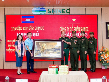 Đoàn cán bộ Quân đội Hoàng gia Campuchia thăm và làm việc tại Khu công nghiệp Sinh thái Nam Cầu Kiền