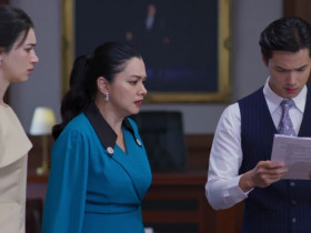 Biết con trai đưa vợ 10 triệu/tháng, mẹ chồng cho xấp tiền rồi nói một câu làm tôi run sợ