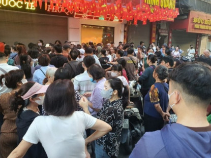 Kinh tế - Giá vàng ngày 18/10: Quay đầu giảm  sâu, tiệm vàng có động thái lạ, tung chiêu “đánh úp” khách