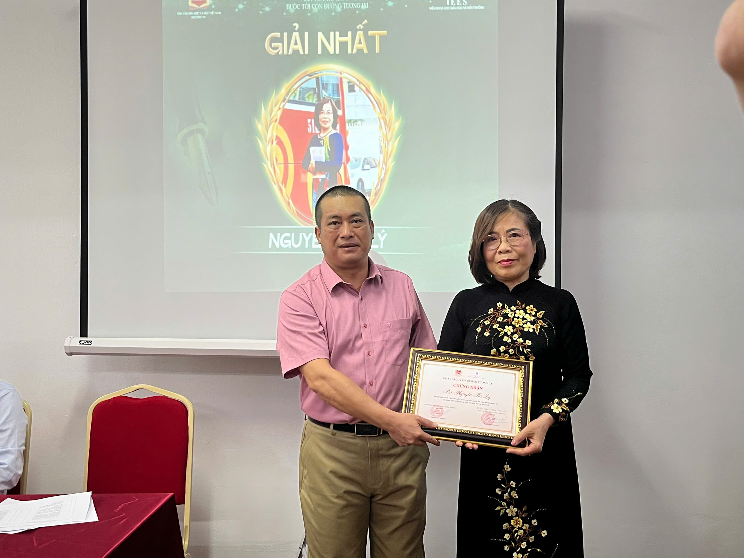 Trao giải Cuộc thi “Lan tỏa tri thức, bước tới Con đường tương lai” tháng 9 - 3